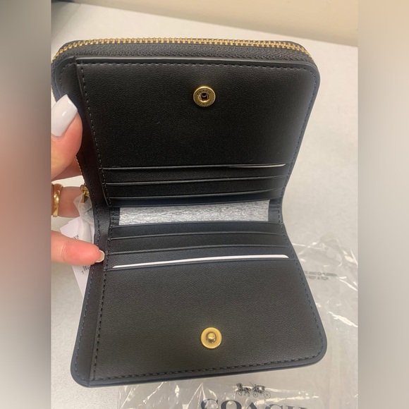 BNWT COACH New York Billfold Wallet ♥️  FIRM - Picture 8 of 11